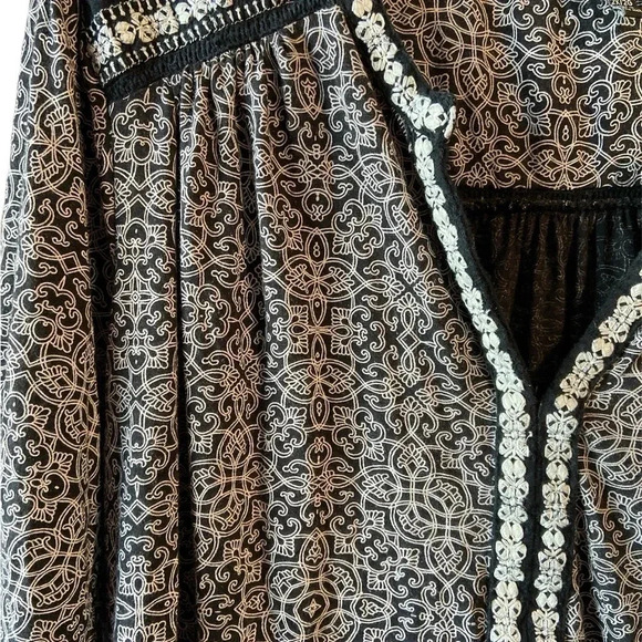 Lucky 🍀 Brand top
BIN 31 - Picture 2 of 3